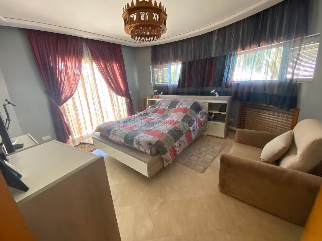 فيلا فاخرة للبيع بسيدي معروف. 3 قطع رائعة. صالة أصيلة ، طبق الأقمار الصناعية