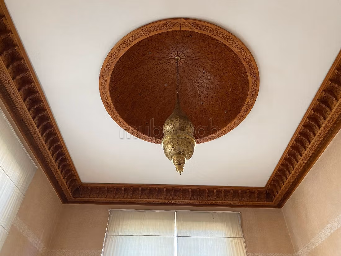 فيلا فاخرة للبيع بسيدي معروف. 3 قطع رائعة. صالة أصيلة ، طبق الأقمار الصناعية