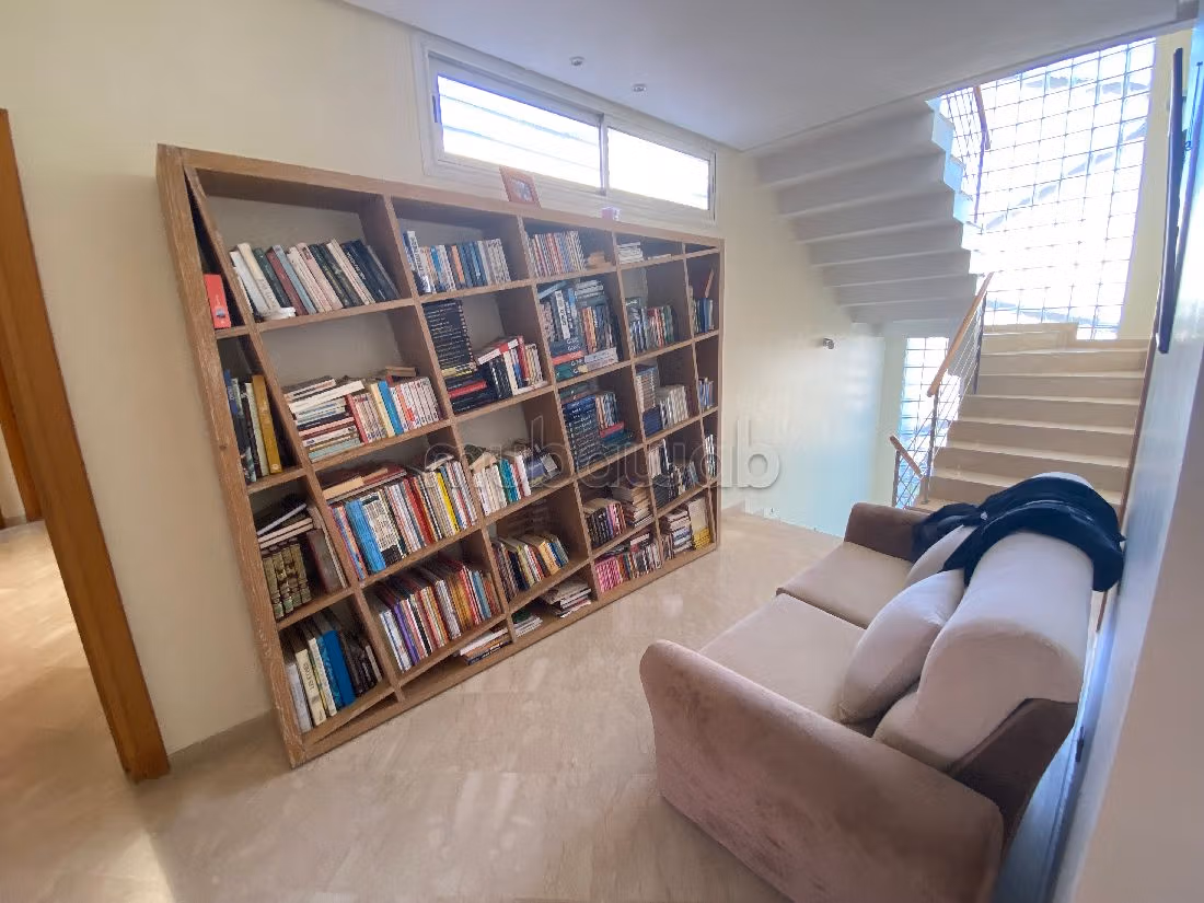 فيلا فاخرة للبيع بسيدي معروف. 3 قطع رائعة. صالة أصيلة ، طبق الأقمار الصناعية