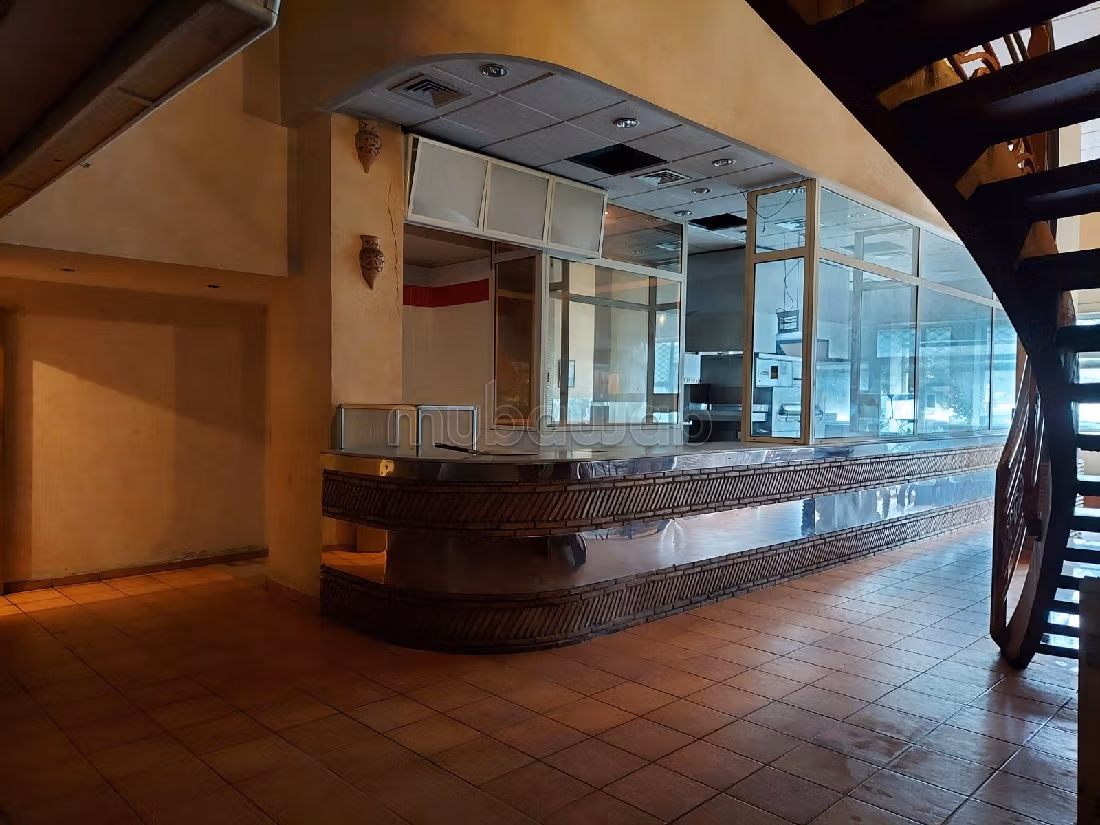 مكاتب ومحلات للبيع بحي النخيل. المساحة 298 م². جو مكيف. 