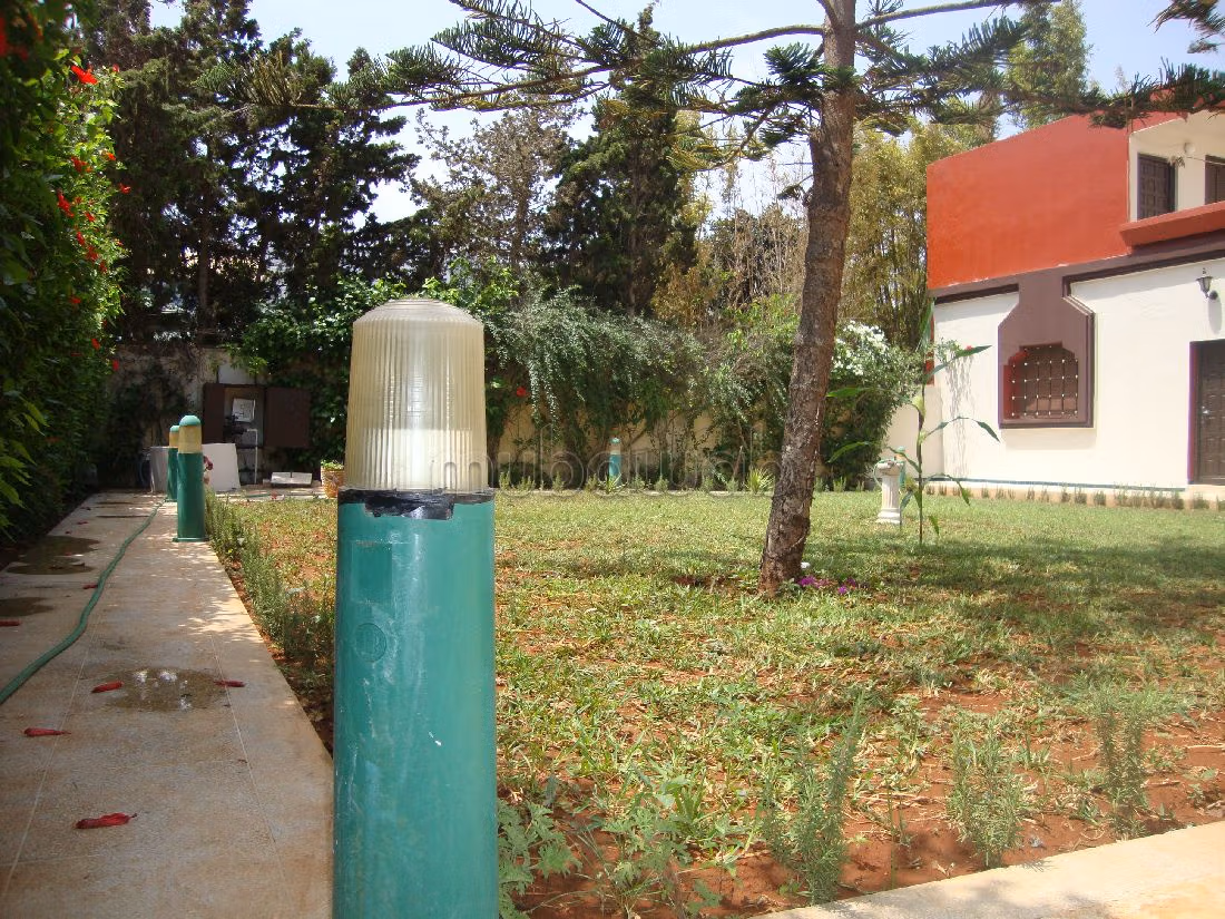 منزل فخم للبيع بالسعيدية. 13 قطع رائعة. إطلالة على البحر وباب آمن ومتين