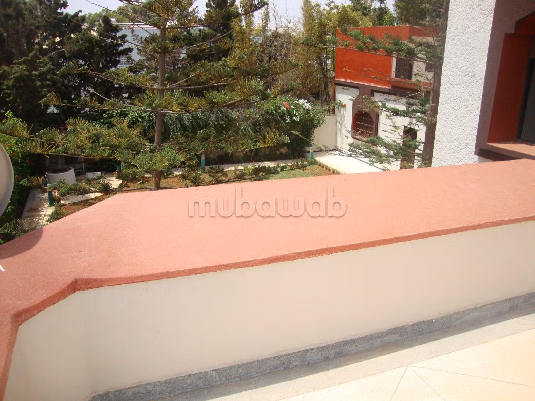 منزل فخم للبيع بالسعيدية. 13 قطع رائعة. إطلالة على البحر وباب آمن ومتين