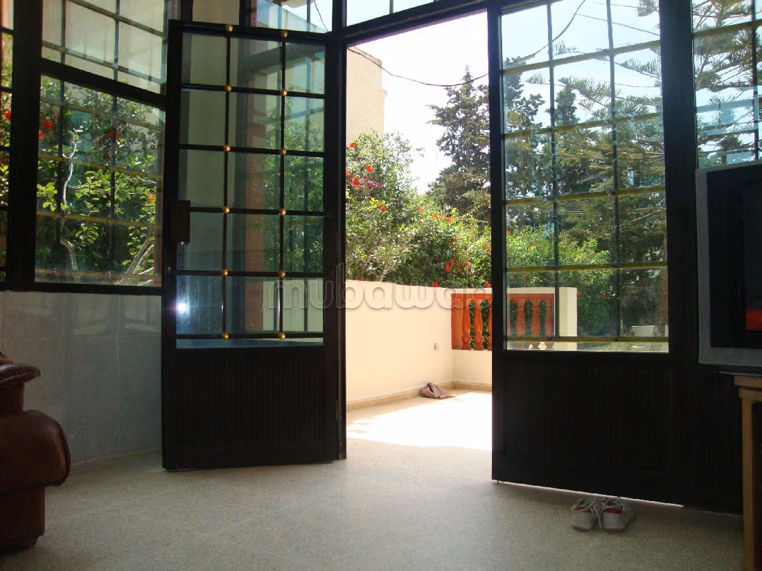 منزل فخم للبيع بالسعيدية. 13 قطع رائعة. إطلالة على البحر وباب آمن ومتين