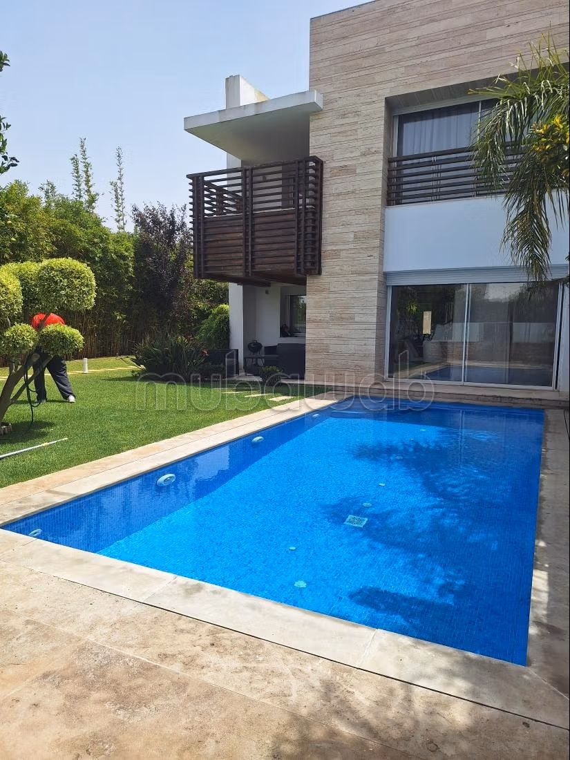 Villa vide à louer – CGI Bouskoura, 4 chambres, piscine et grand jardin 600 m²
