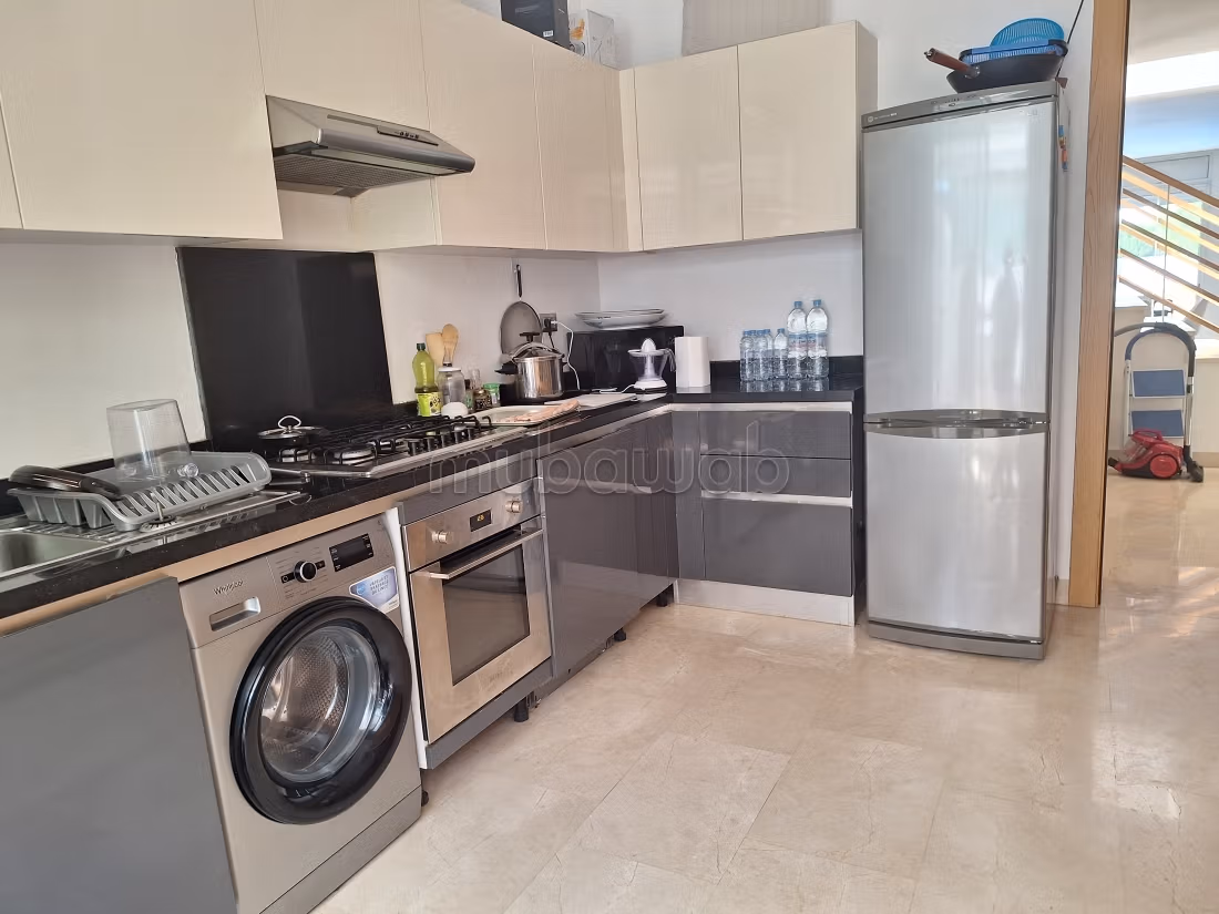Villa vide à louer – CGI Bouskoura, 4 chambres, piscine et grand jardin 600 m²