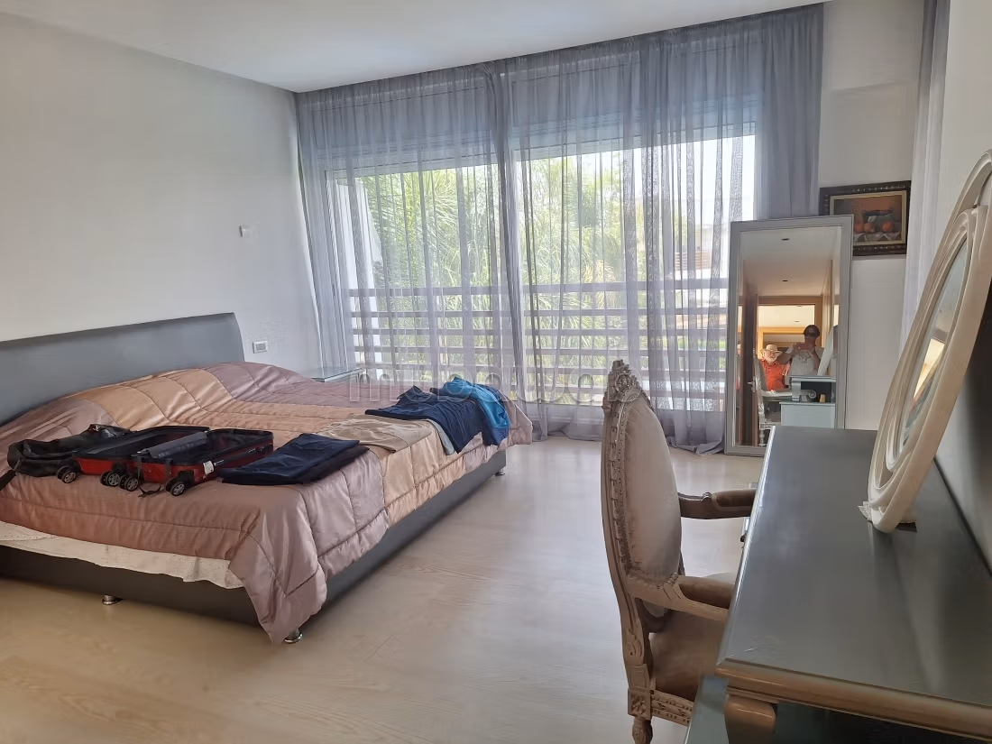 Villa vide à louer – CGI Bouskoura, 4 chambres, piscine et grand jardin 600 m²