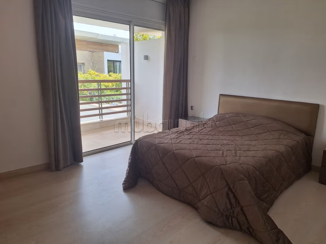 Villa vide à louer – CGI Bouskoura, 4 chambres, piscine et grand jardin 600 m²