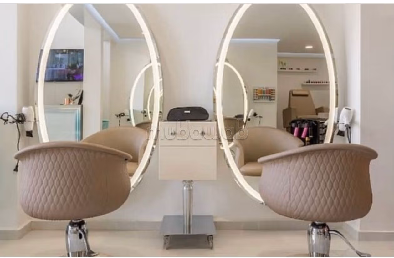 مكاتب ومحلات للبيع بكليز. المساحة الكلية 89 م². 