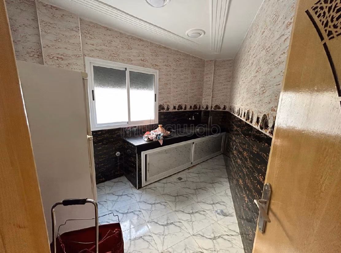 شقة رائعة للبيع ب طريق مكناس. 1 جزء.