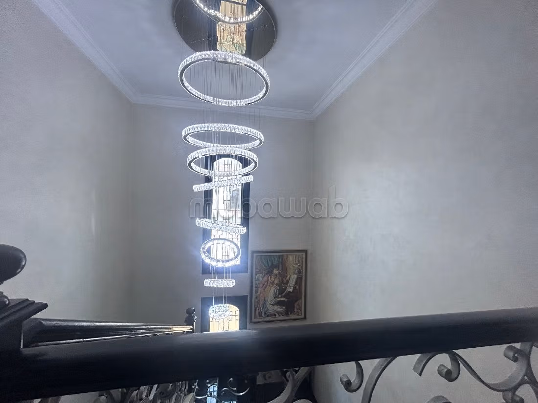 High quality house for sale in Californie. Dimension 630 m². Ample storage space