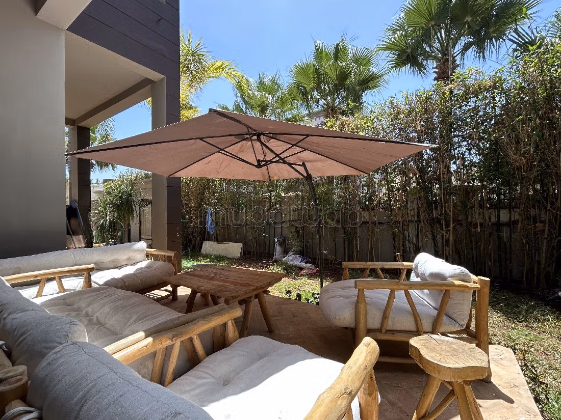 High quality house for sale in Californie. Dimension 630 m². Ample storage space