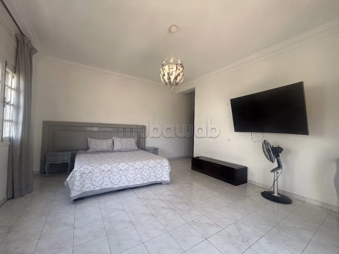 High quality house for sale in Californie. Dimension 630 m². Ample storage space