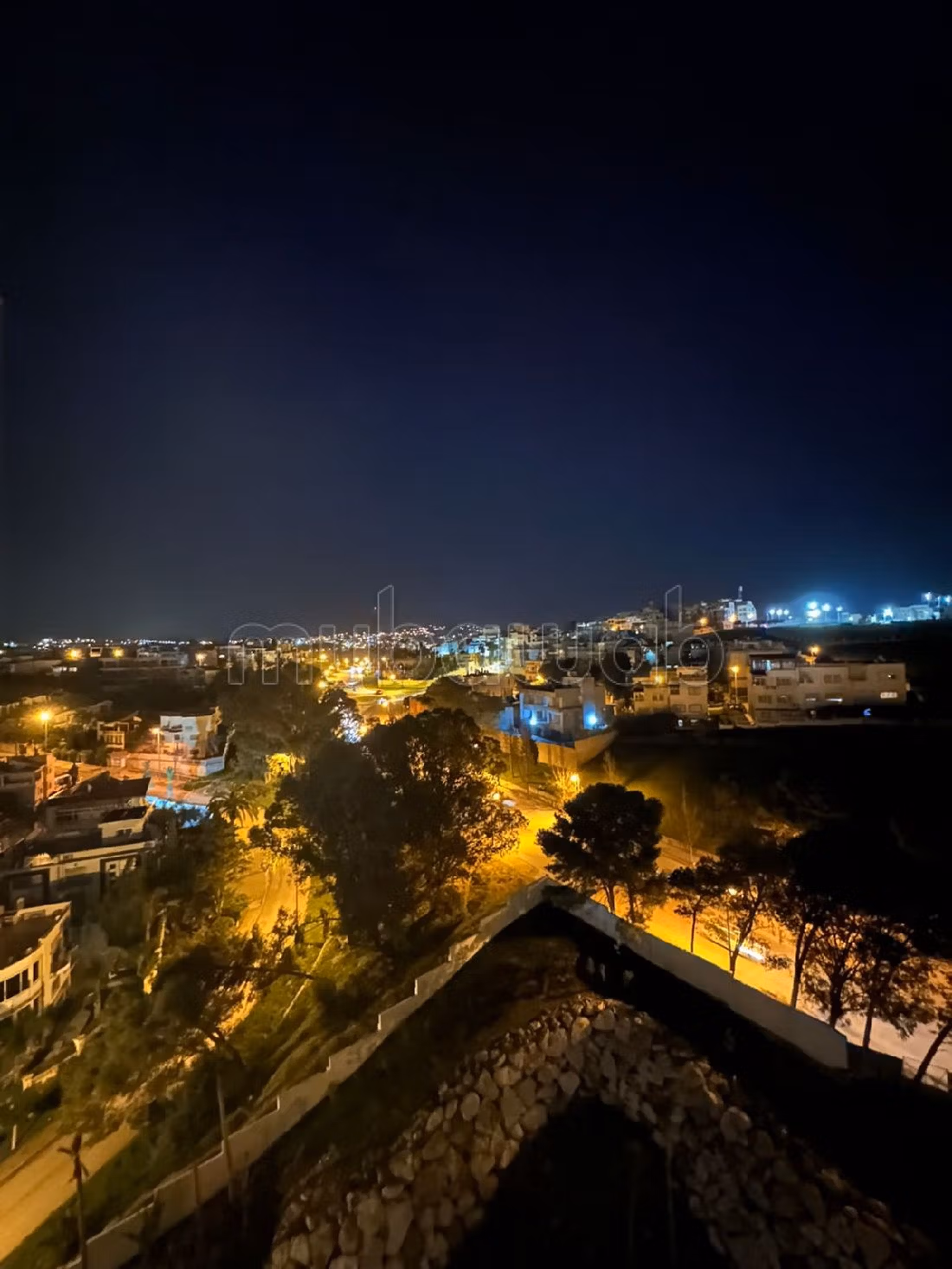 شققة مع المسبح للكراء اليومي ب طنجة سيتي سنتر. 1 جزء. موقف للسيارات وحديقة