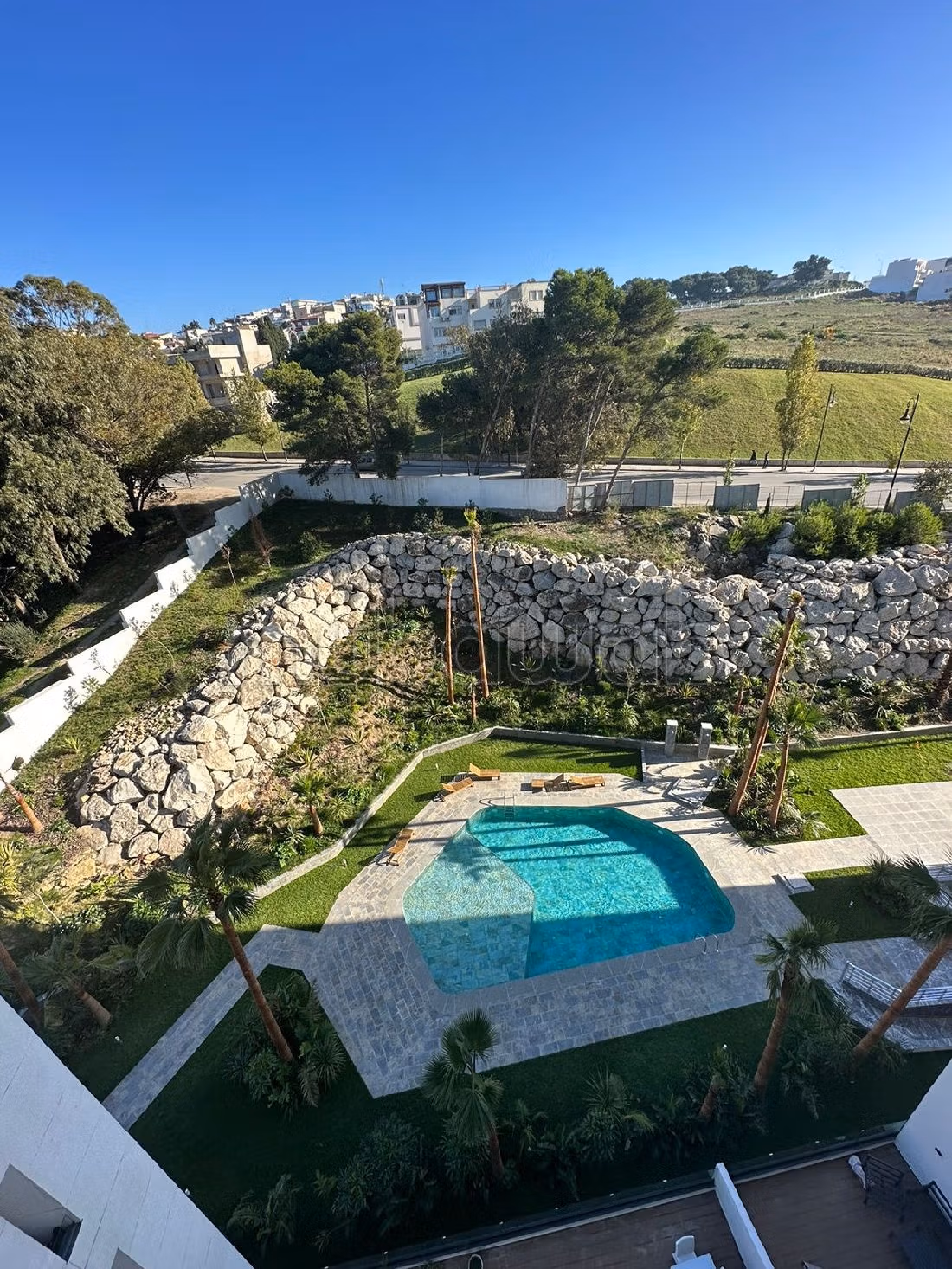 شققة مع المسبح للكراء اليومي ب طنجة سيتي سنتر. 1 جزء. موقف للسيارات وحديقة