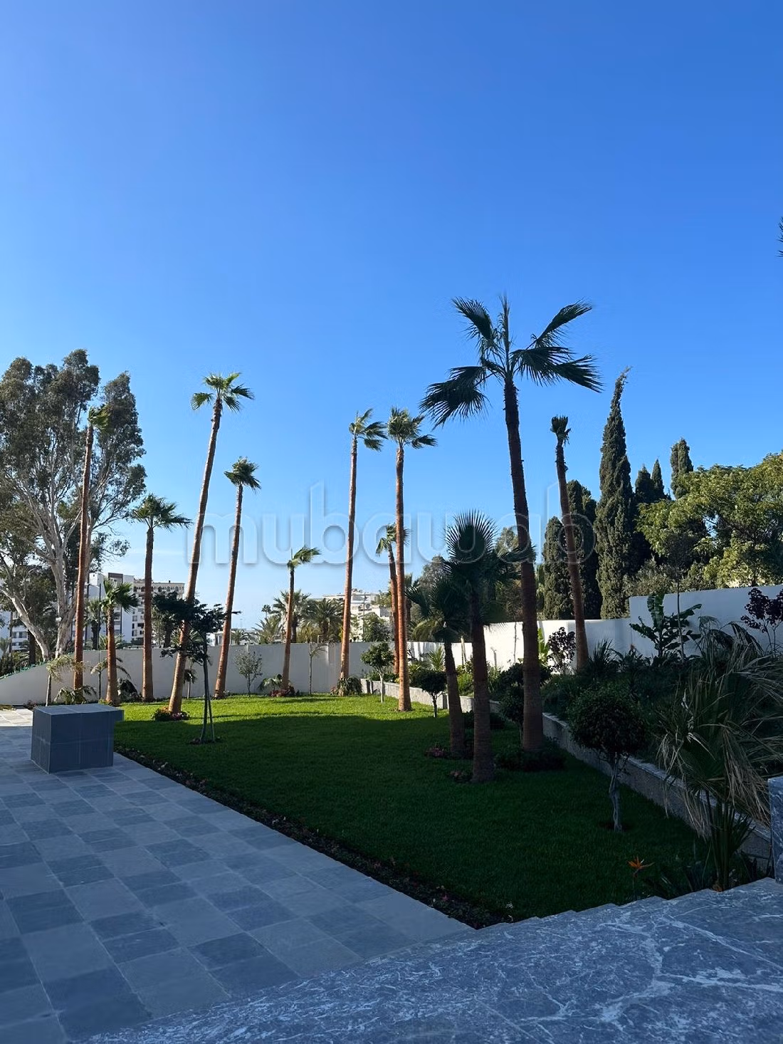 شققة مع المسبح للكراء اليومي ب طنجة سيتي سنتر. 1 جزء. موقف للسيارات وحديقة