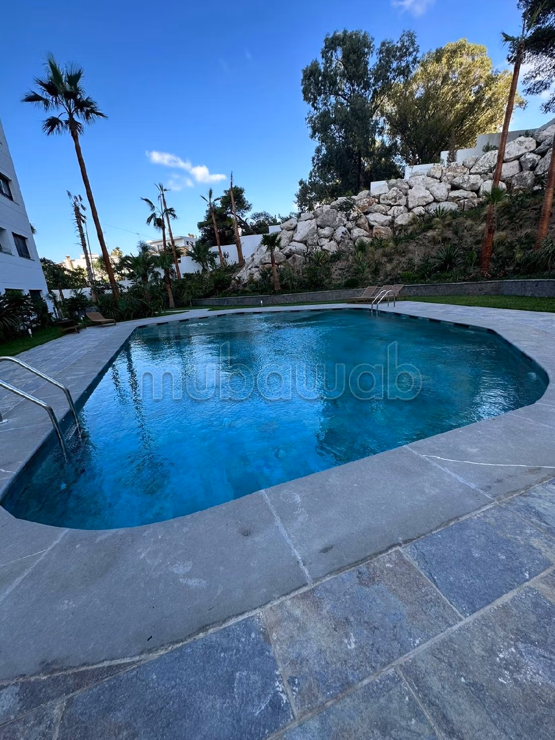 شققة مع المسبح للكراء اليومي ب طنجة سيتي سنتر. 1 جزء. موقف للسيارات وحديقة