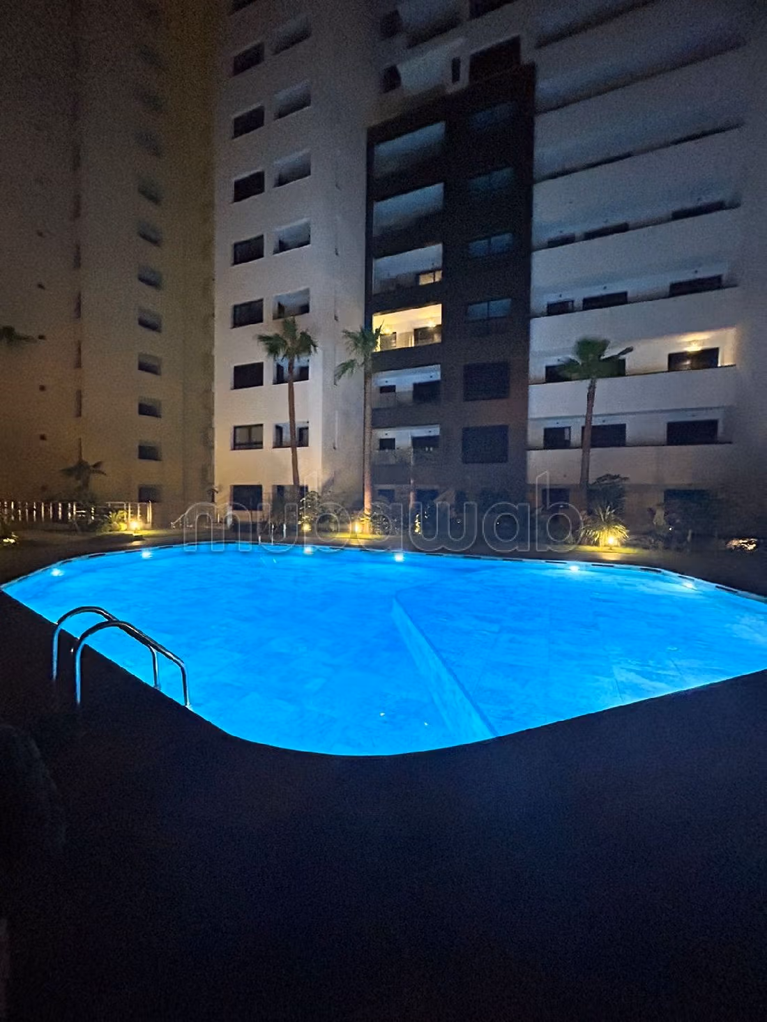 شققة مع المسبح للكراء اليومي ب طنجة سيتي سنتر. 1 جزء. موقف للسيارات وحديقة