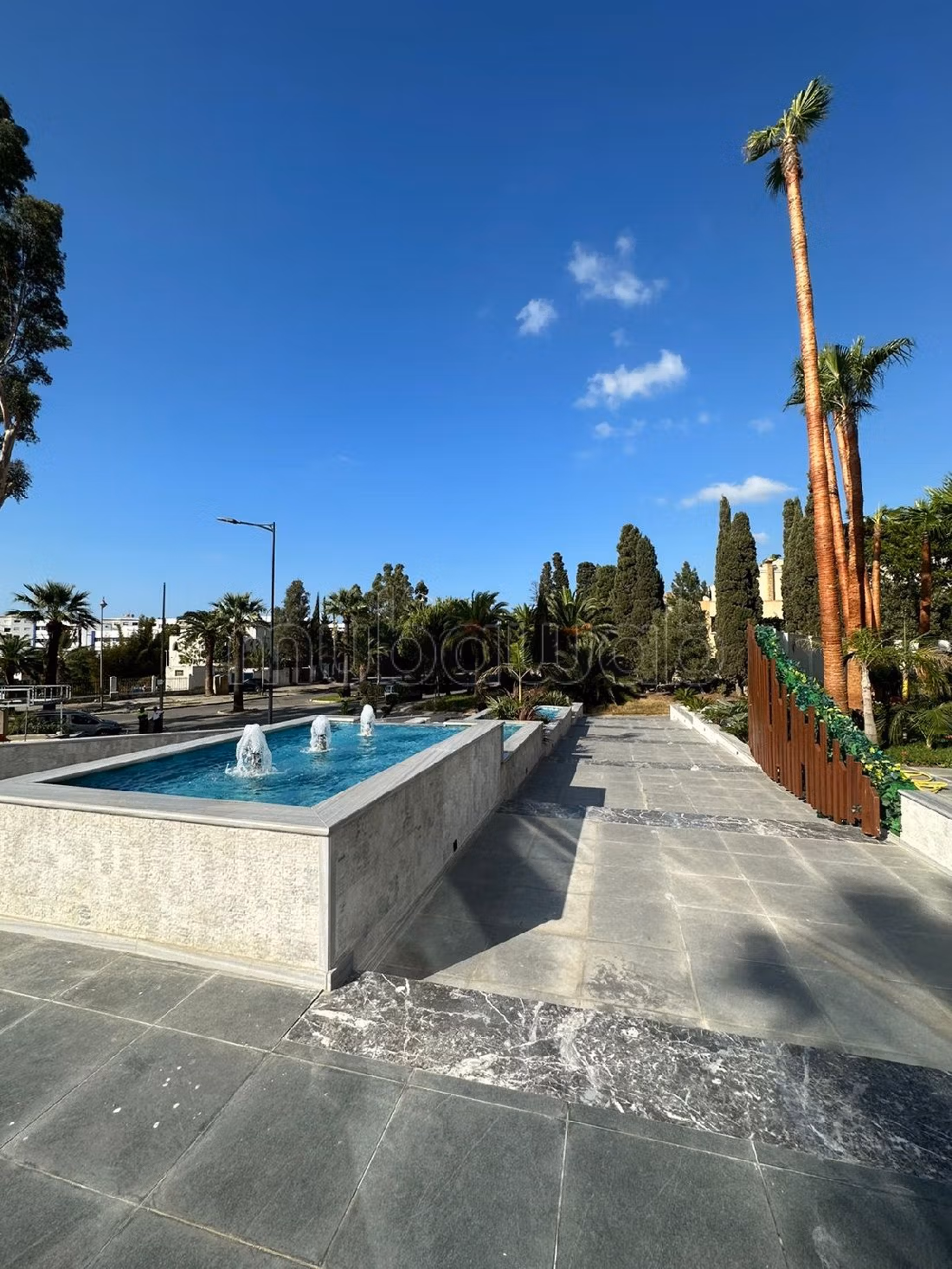 شققة مع المسبح للكراء اليومي ب طنجة سيتي سنتر. 1 جزء. موقف للسيارات وحديقة