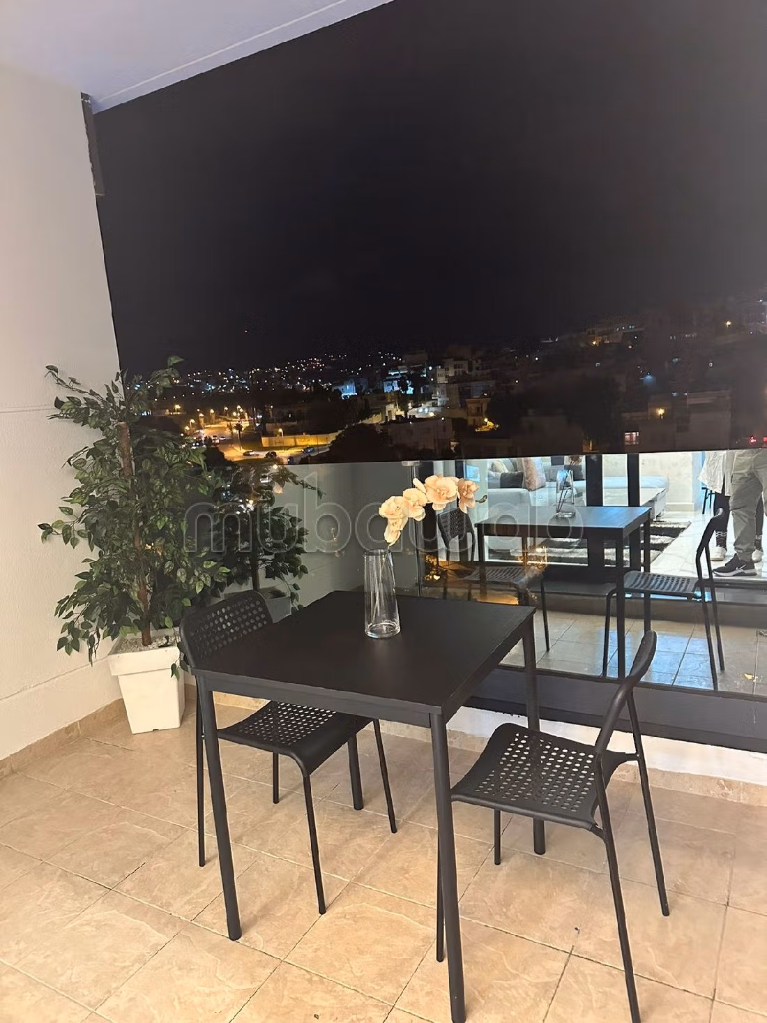 شققة مع المسبح للكراء اليومي ب طنجة سيتي سنتر. 1 جزء. موقف للسيارات وحديقة