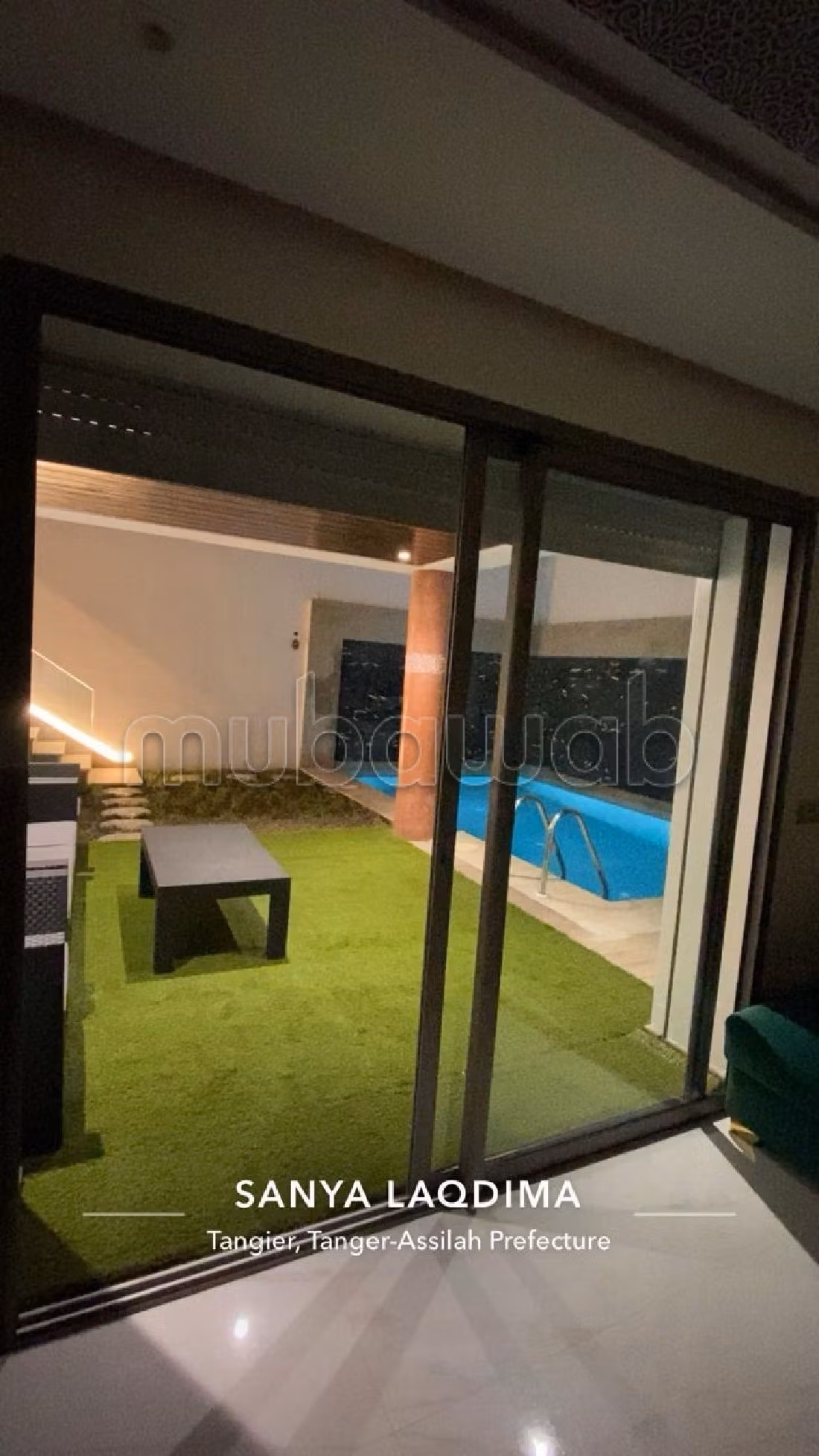 Location villa de haut standing à Malabata. Surface totale 400 m². Piscine et cheminée.