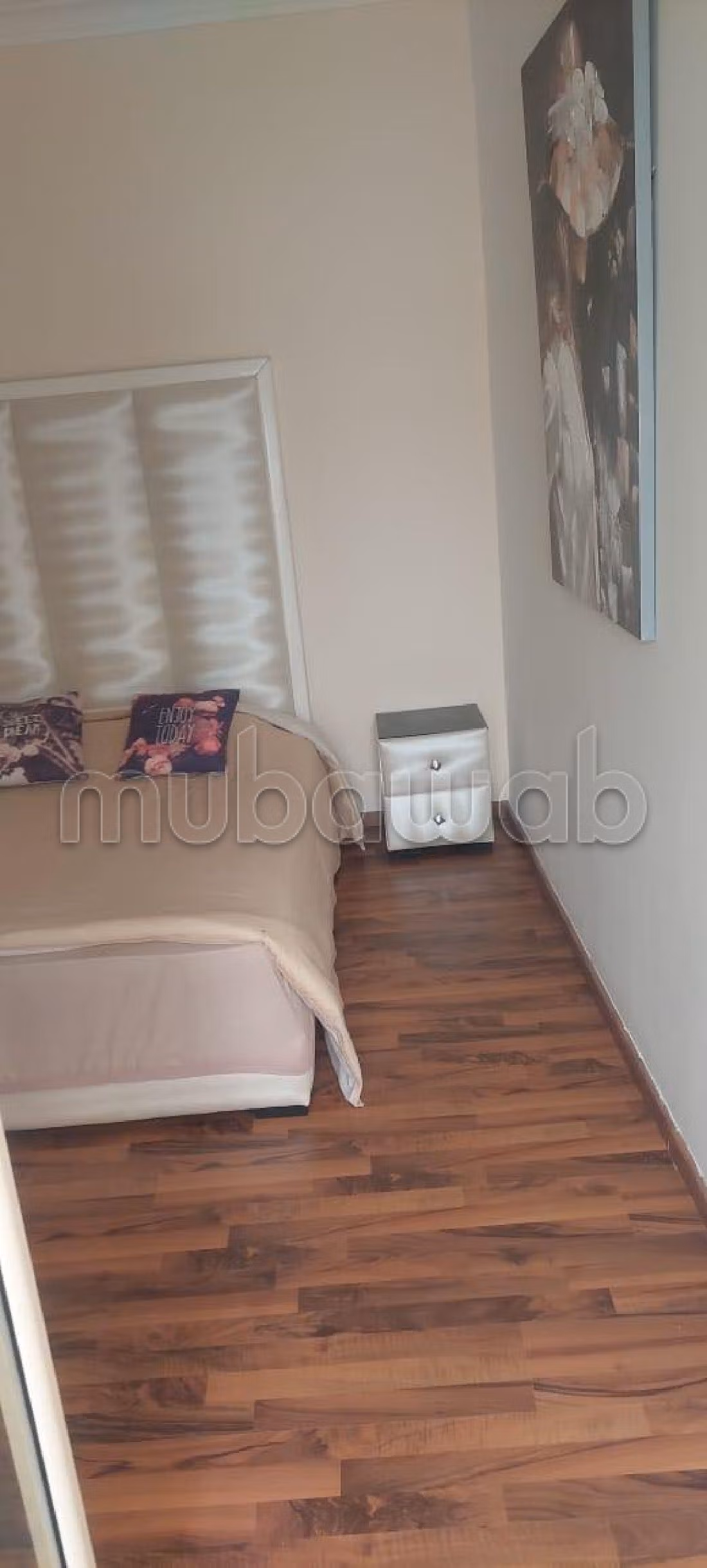 Luxury villa for sale. 5 rooms. caretaker available, Large swimming pool. 