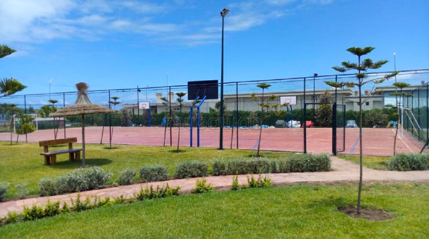 Luxury villa for sale. 5 rooms. caretaker available, Large swimming pool. 