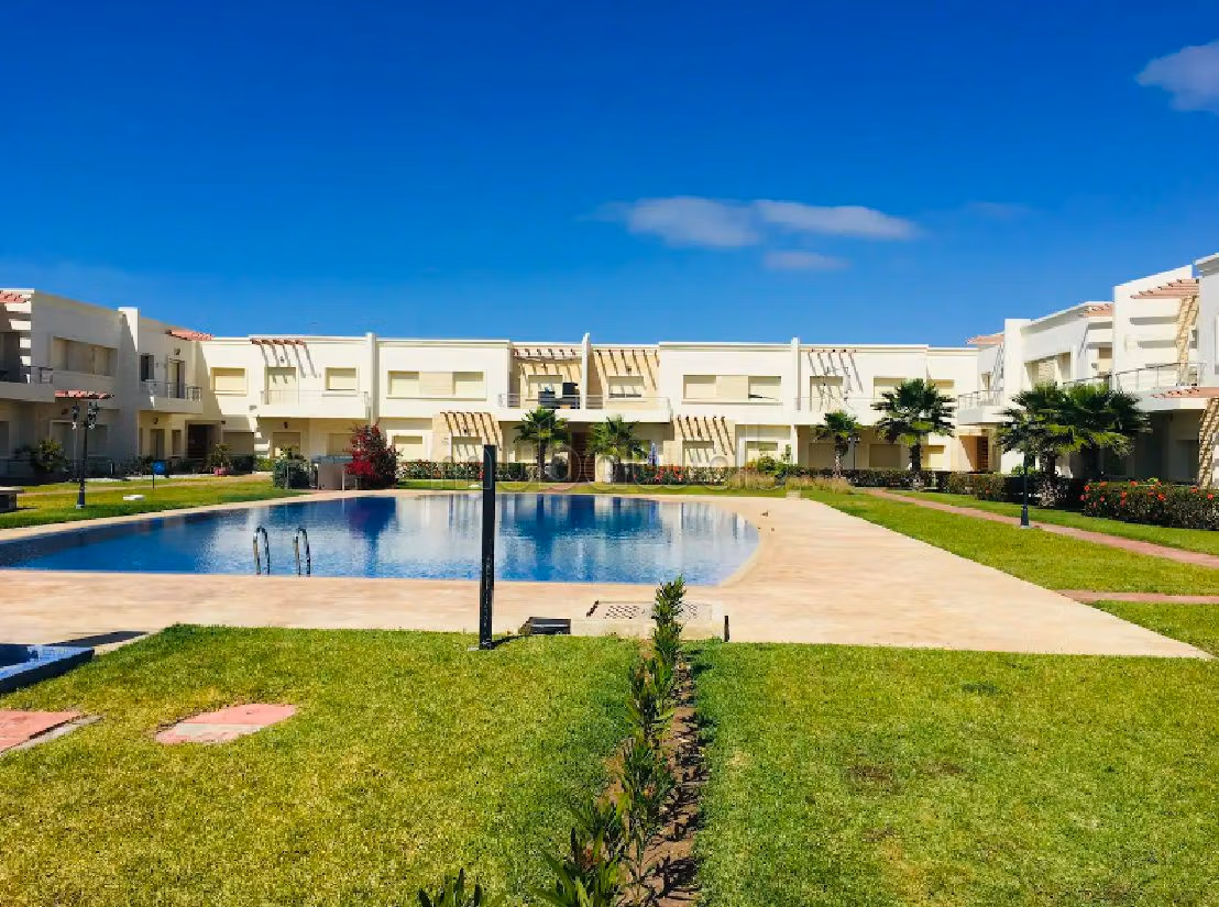 Luxury villa for sale. 5 rooms. caretaker available, Large swimming pool. 