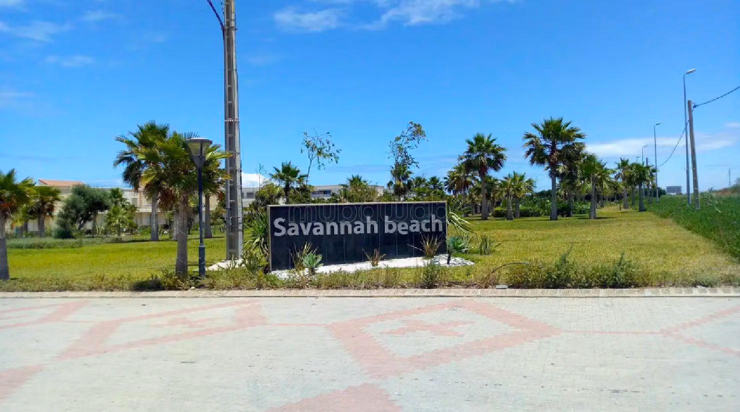 Luxury villa for sale. 5 rooms. caretaker available, Large swimming pool. 