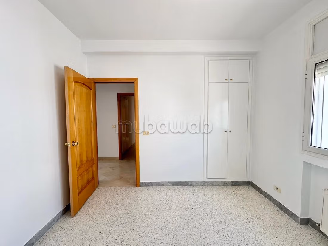 Apartment for rent in Gammarth. 3 beautiful rooms. Secured door and central heating