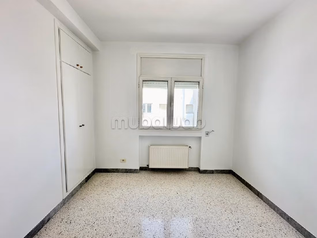 Apartment for rent in Gammarth. 3 beautiful rooms. Secured door and central heating