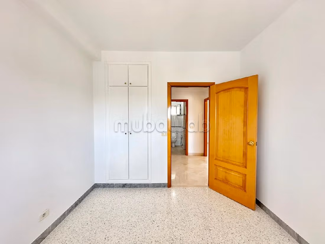 Apartment for rent in Gammarth. 3 beautiful rooms. Secured door and central heating