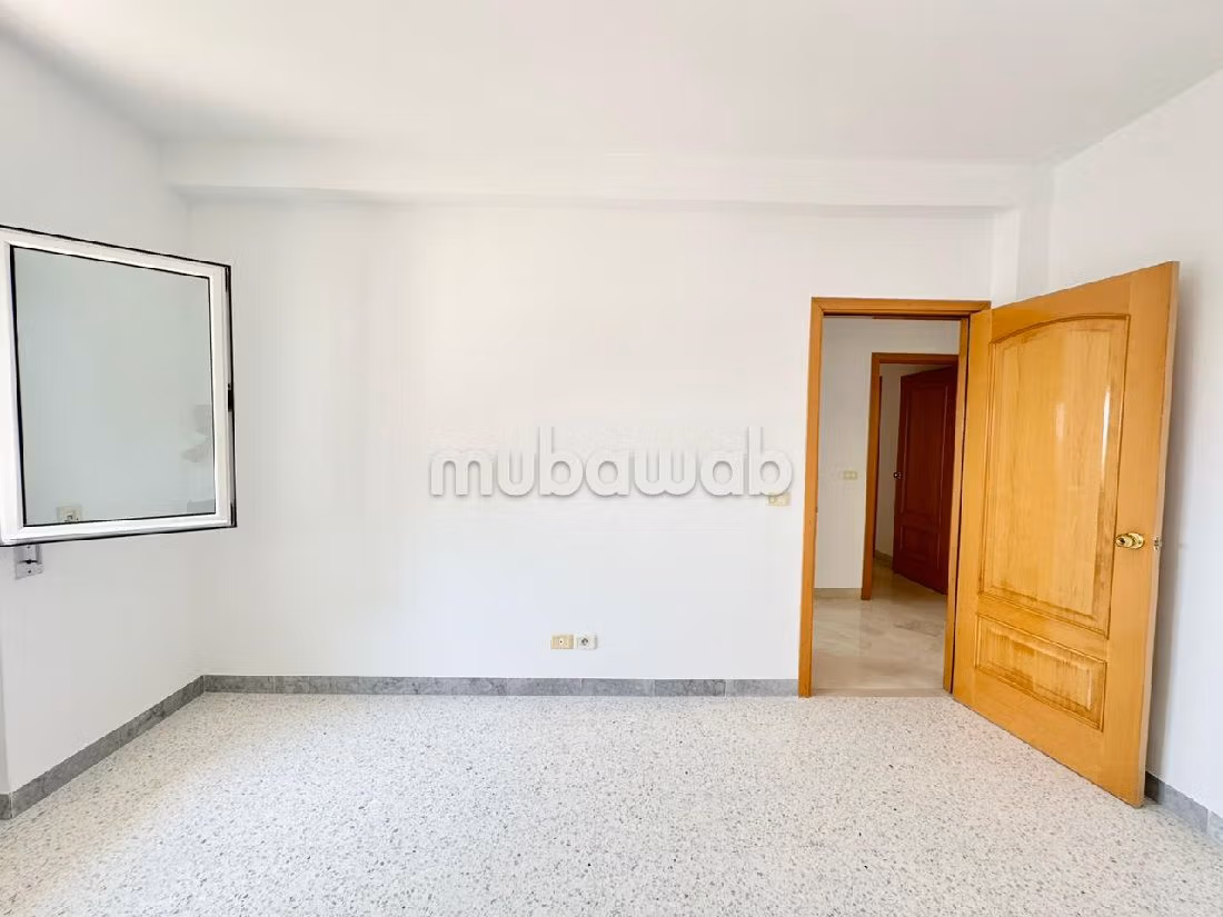 Apartment for rent in Gammarth. 3 beautiful rooms. Secured door and central heating