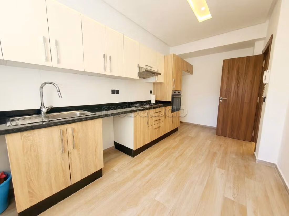 Koopappartementen beschikbaar in Triangle d'Or. 4 Ruimtes. Terras en lift