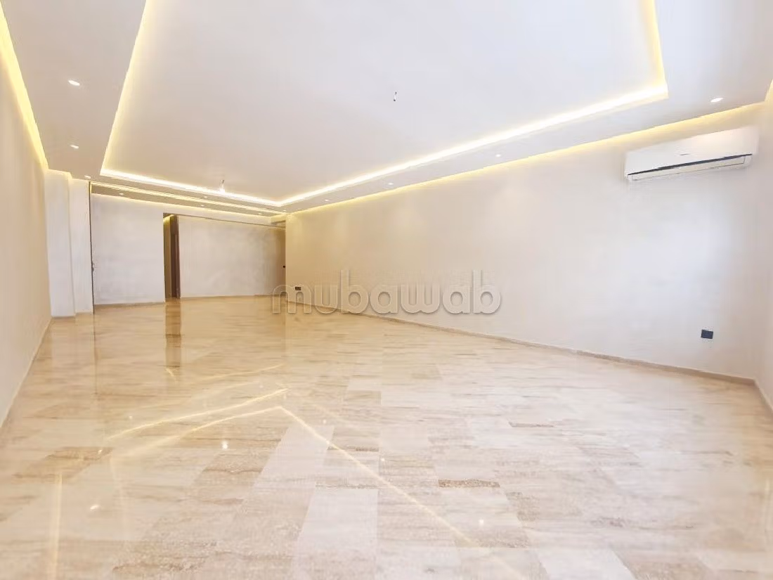 Koopappartementen beschikbaar in Triangle d'Or. 4 Ruimtes. Terras en lift