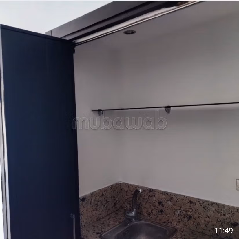 عقارت تجارية للكراء ب لارميطاج. المساحة الإجمالية 68 م². إقامة بالبواب ، ومكيف هوائي.