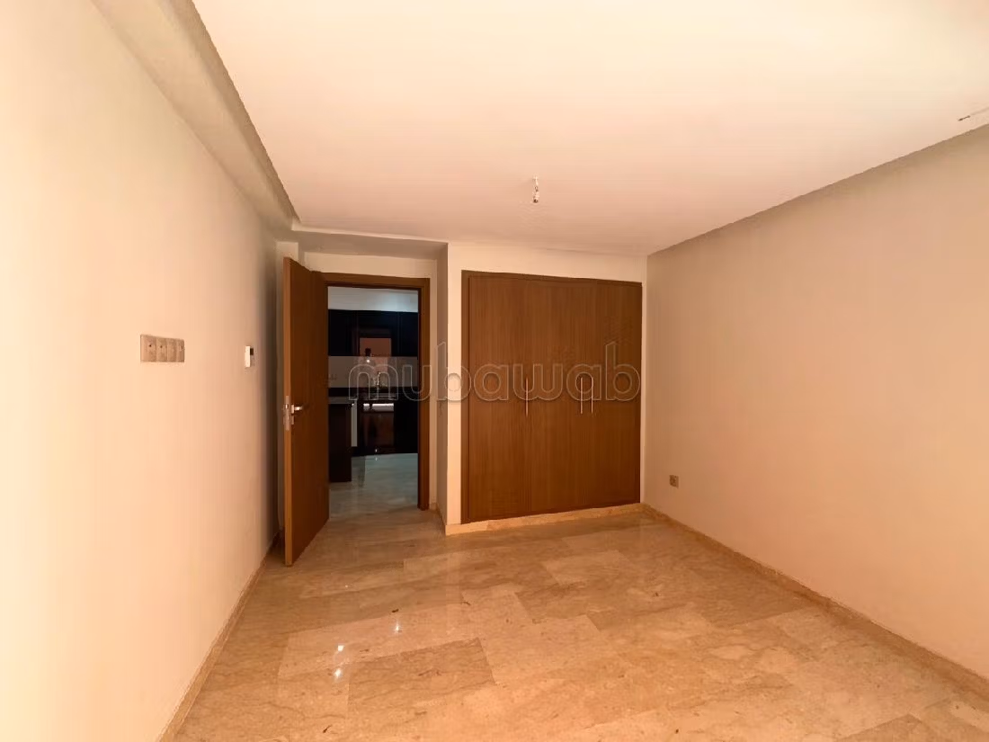 Piso en venta en Guéliz. Pequeña superficie 137 m². Sin ascensor, gran terraza