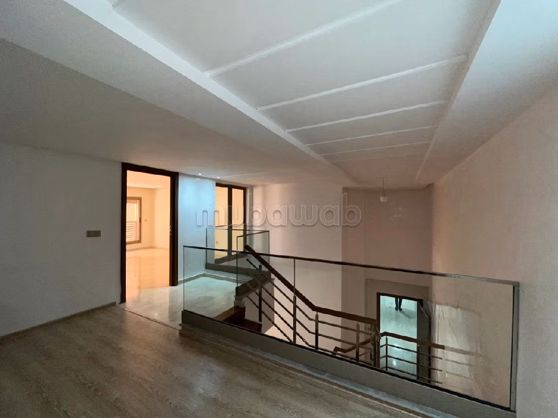 Piso en venta en Guéliz. Pequeña superficie 137 m². Sin ascensor, gran terraza