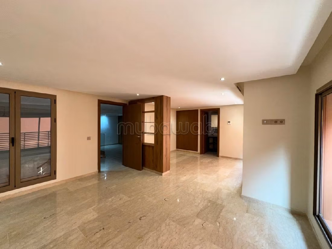 Piso en venta en Guéliz. Pequeña superficie 137 m². Sin ascensor, gran terraza