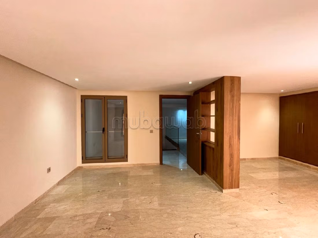 Piso en venta en Guéliz. Pequeña superficie 137 m². Sin ascensor, gran terraza