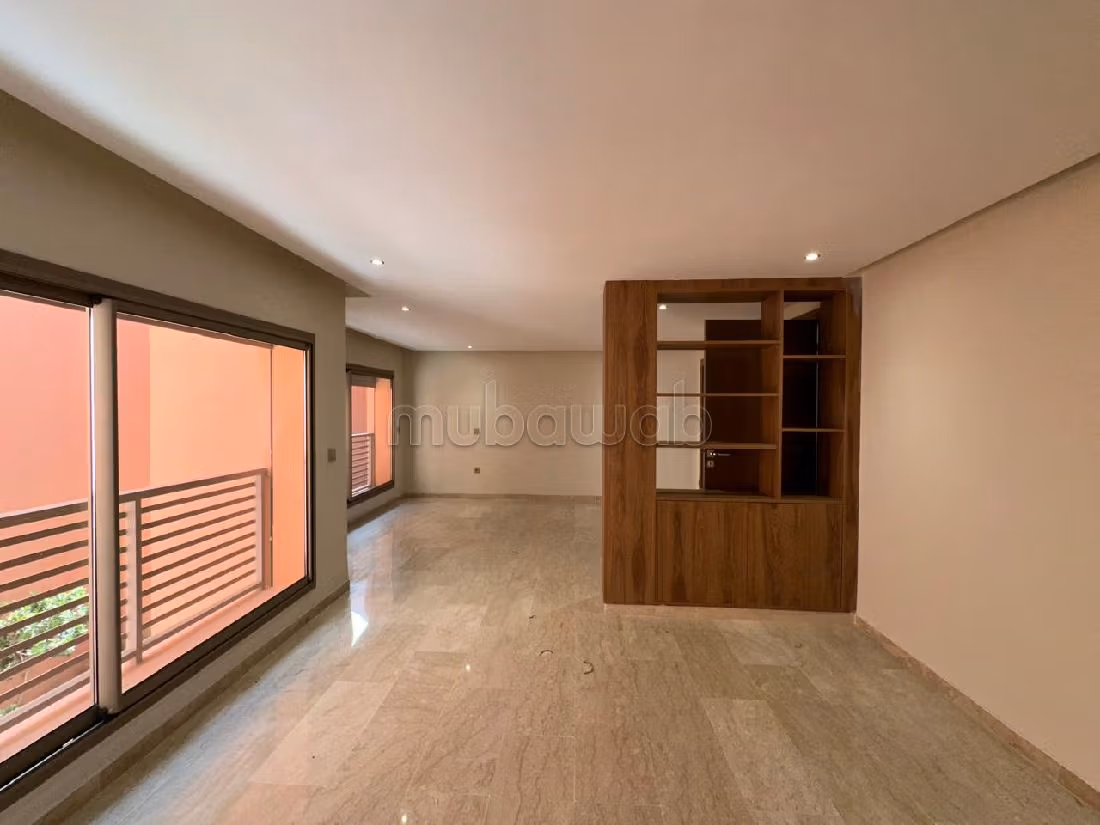 Piso en venta en Guéliz. Pequeña superficie 137 m². Sin ascensor, gran terraza