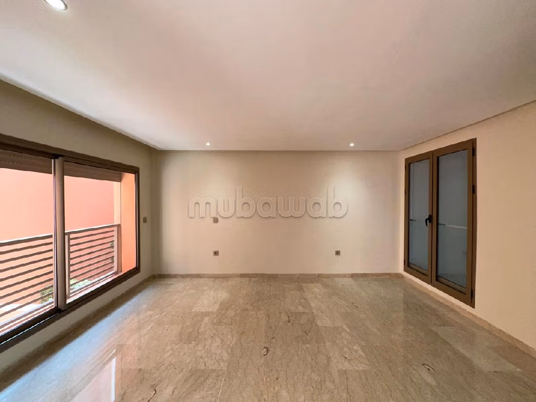 Piso en venta en Guéliz. Pequeña superficie 137 m². Sin ascensor, gran terraza