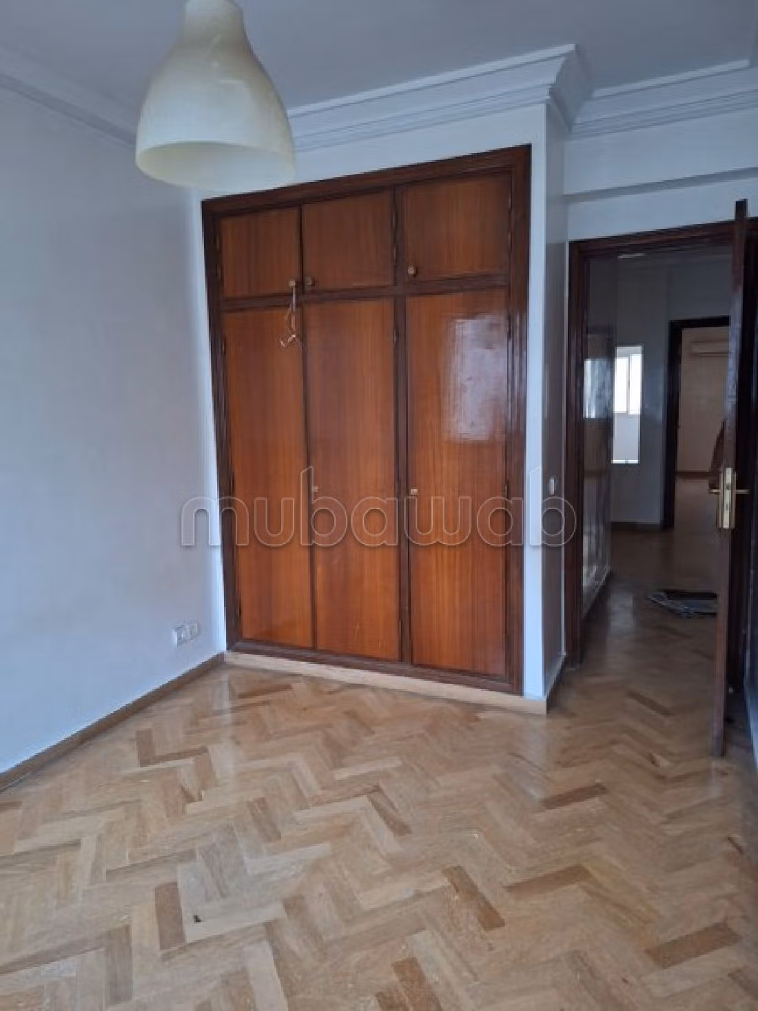 شقة رائعة للإيجار براسين. 3 غرف رائعة. مدفأة أنيقة. 