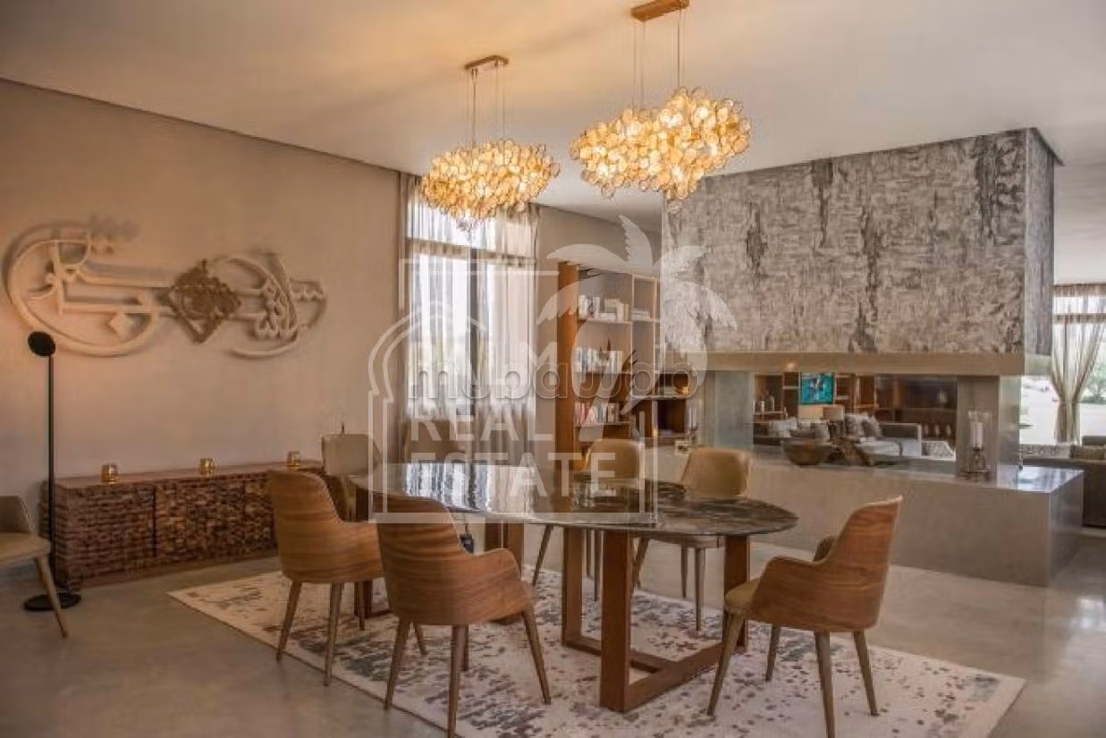 Villa's en luxe woningen te koop in Route de l'Ourika. 8 Ruimtes. Beveilingssysteem en traditionele woonkamer. 