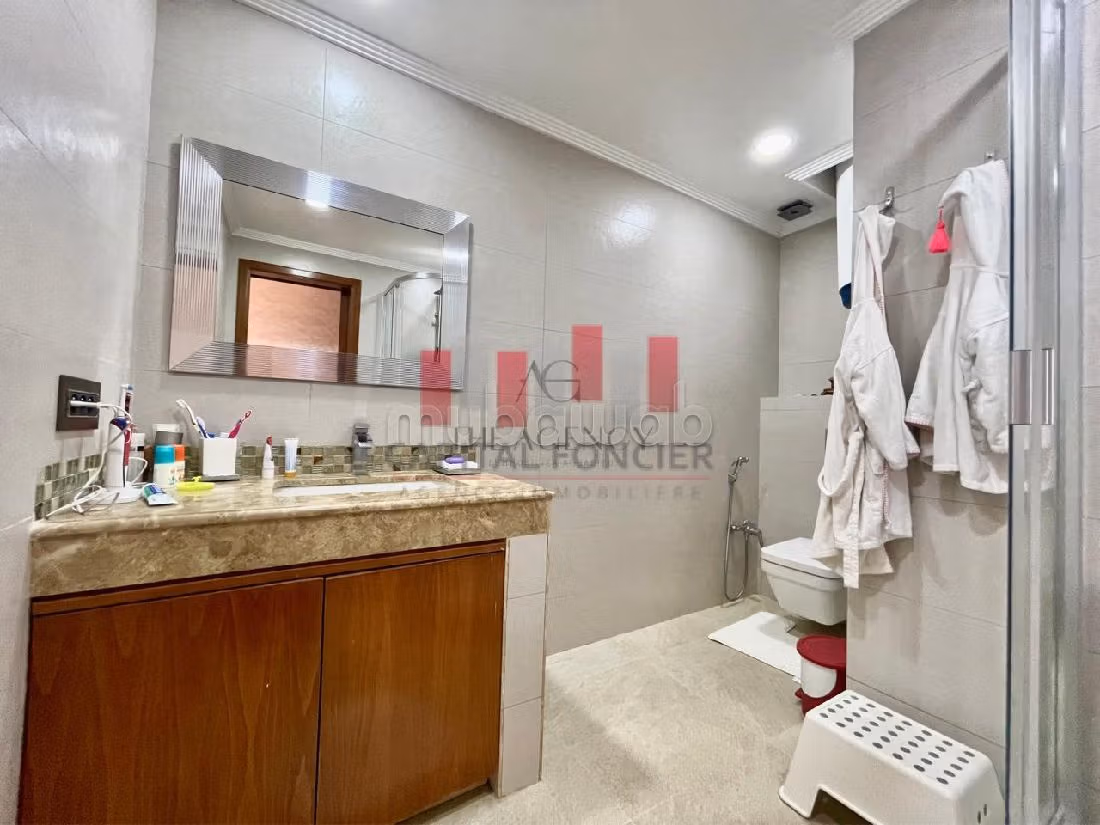 Beautiful apartment for sale in Gauthier. Dimension 136 m². Carpark and elevator