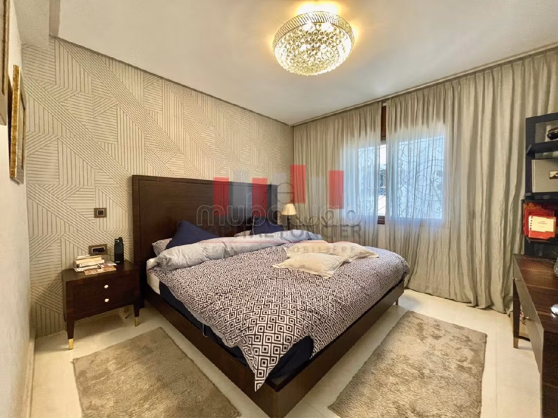 Beautiful apartment for sale in Gauthier. Dimension 136 m². Carpark and elevator