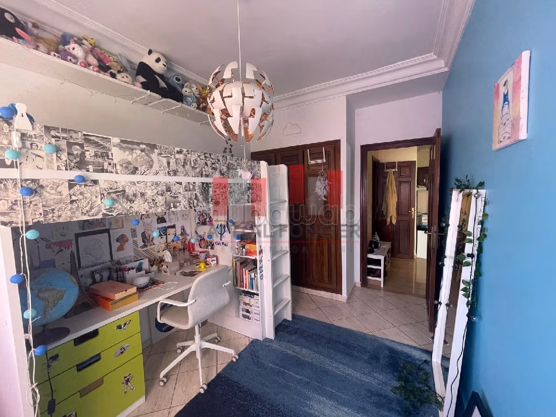 شقة رائعة للبيع بحي النخيل. المساحة 160 م². مصعد وشرفة