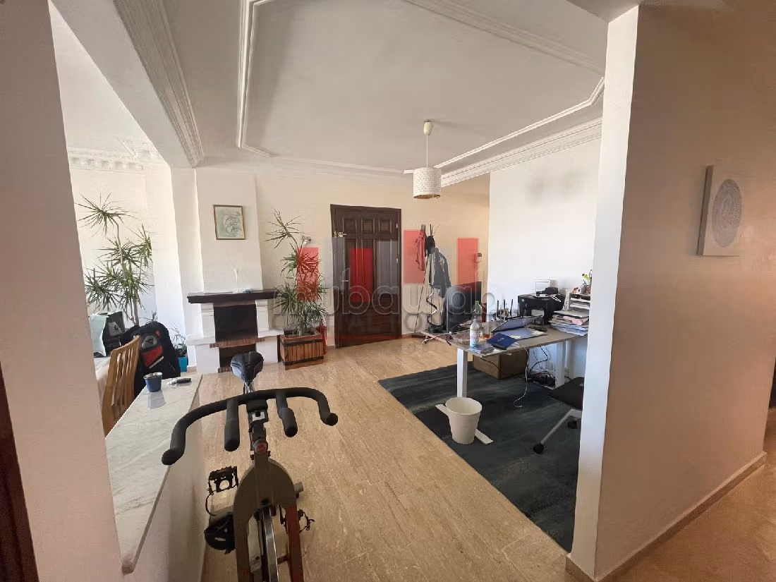 شقة رائعة للبيع بحي النخيل. المساحة 160 م². مصعد وشرفة