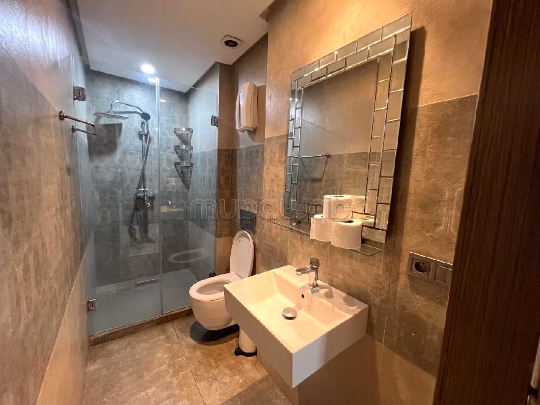 شقق للكراء ب بوركون الغربي. 1 غرفة جيدة. صحن فضائي وباب متين وممتاز. 