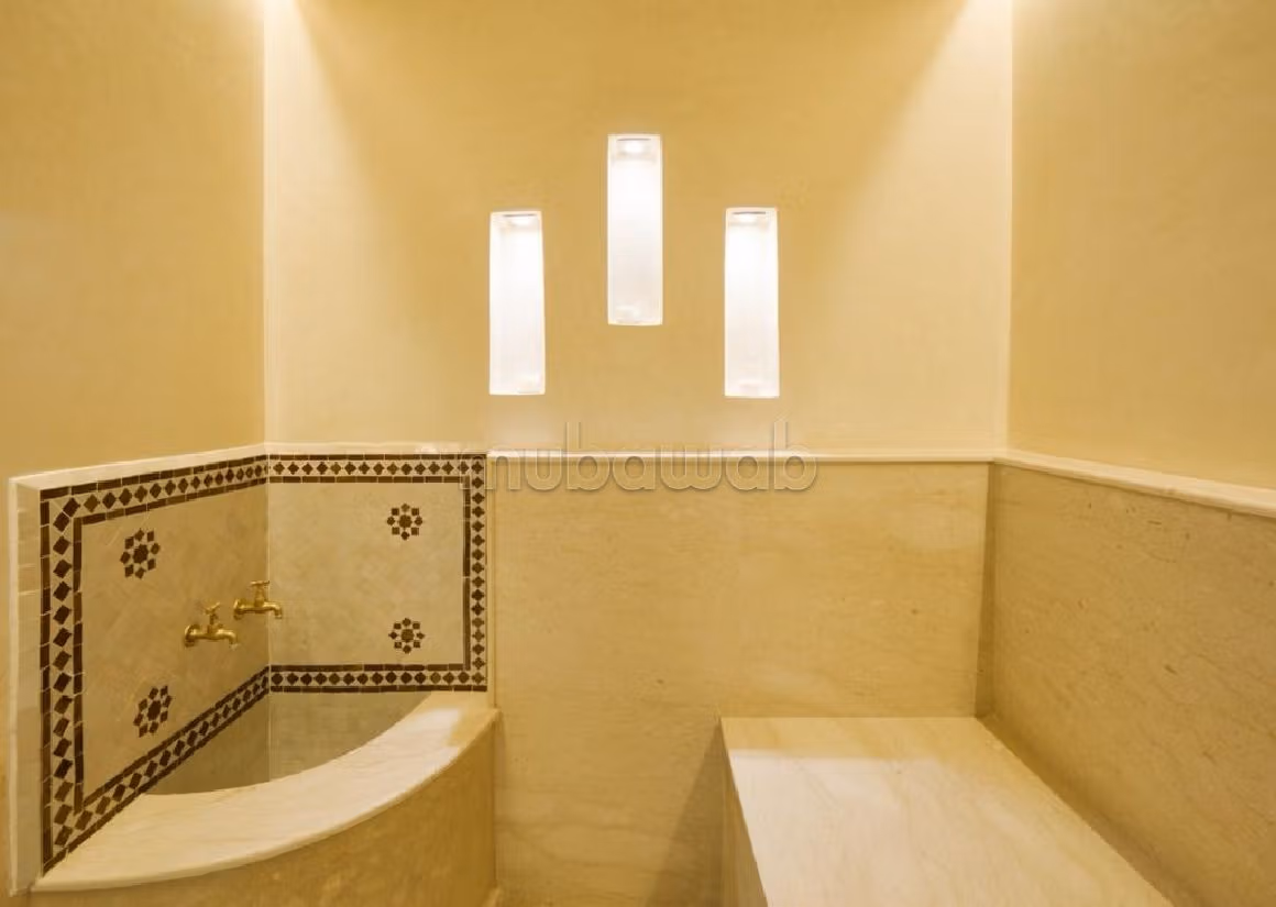 Se vende villa de lujo en Route de Ouarzazate. 3 dormitorios. Jardín y terraza. 
