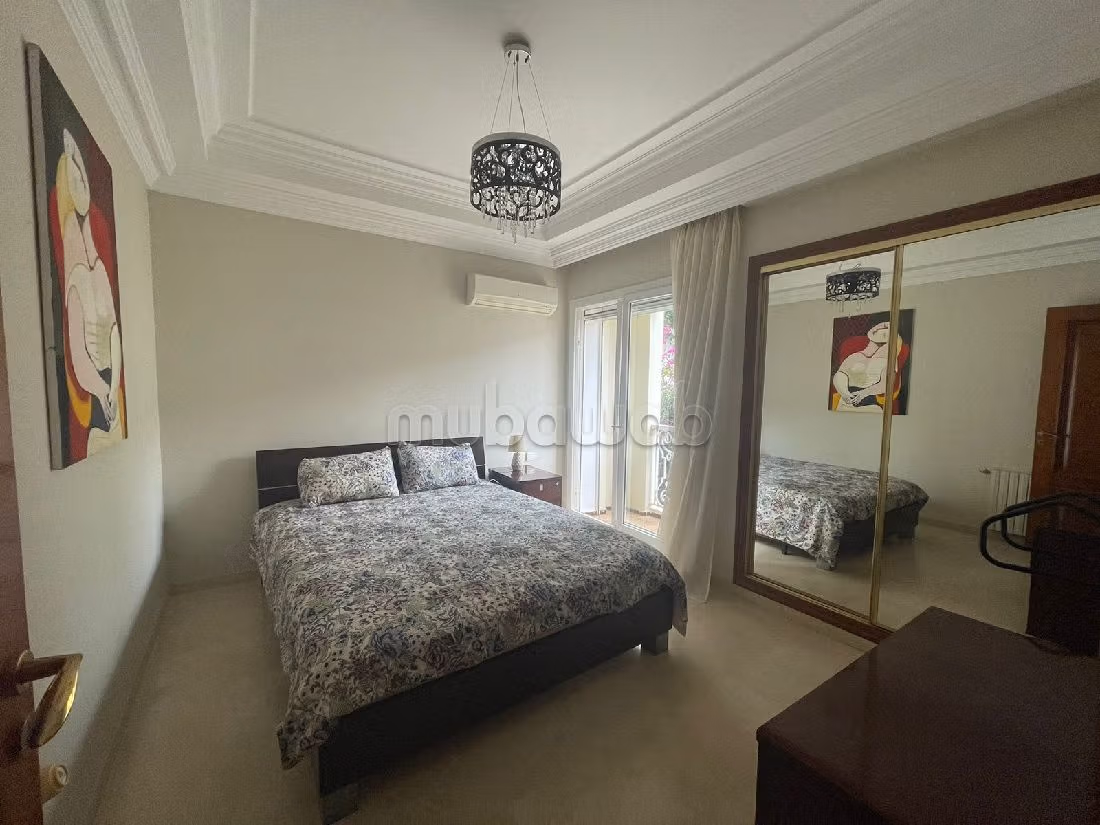 منزل ممتاز للبيع بعين الذياب. 4 غرف جميلة. مرآب